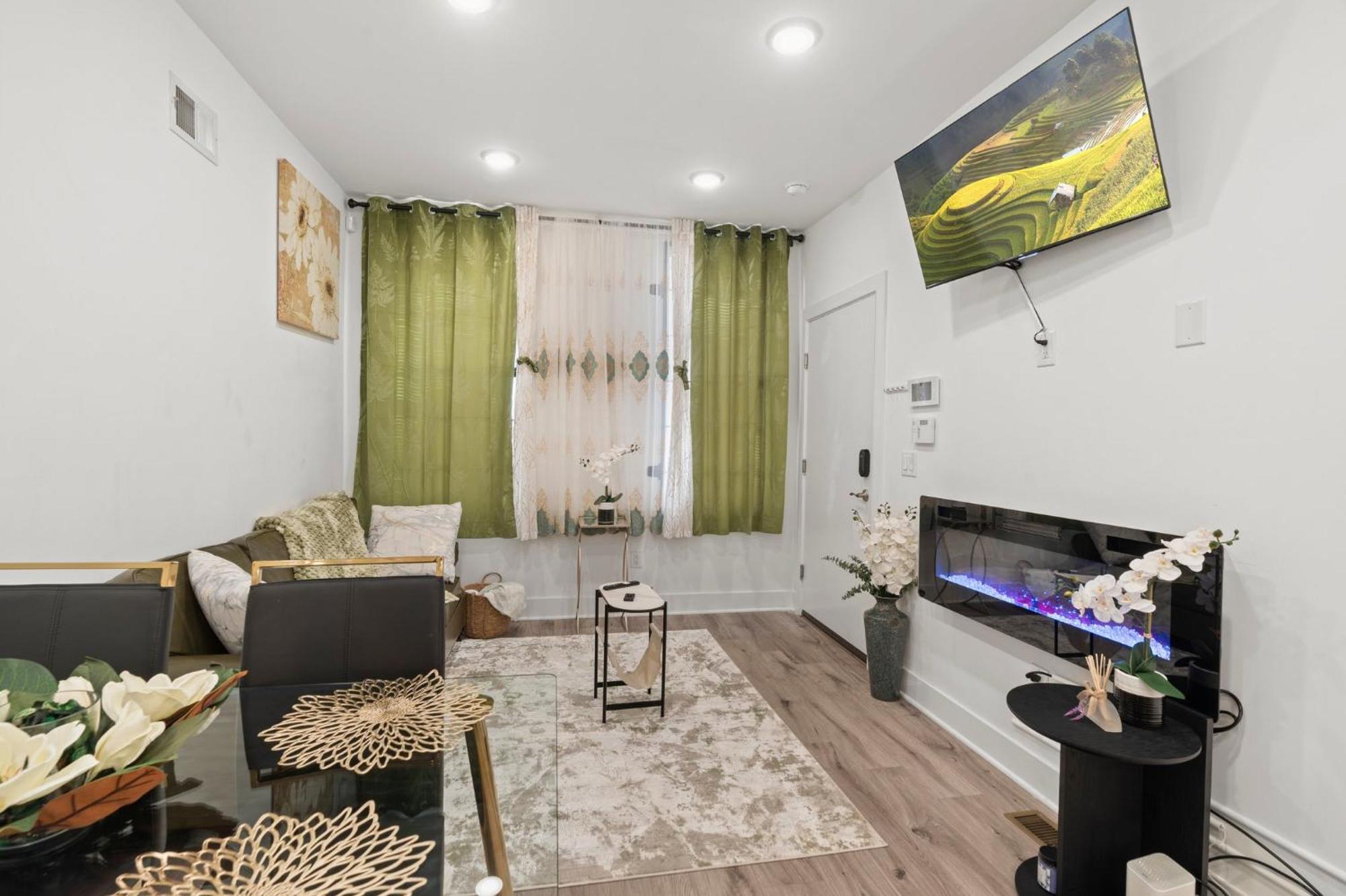 3br-2ba Luxurious Oasis Private Backyard Patio