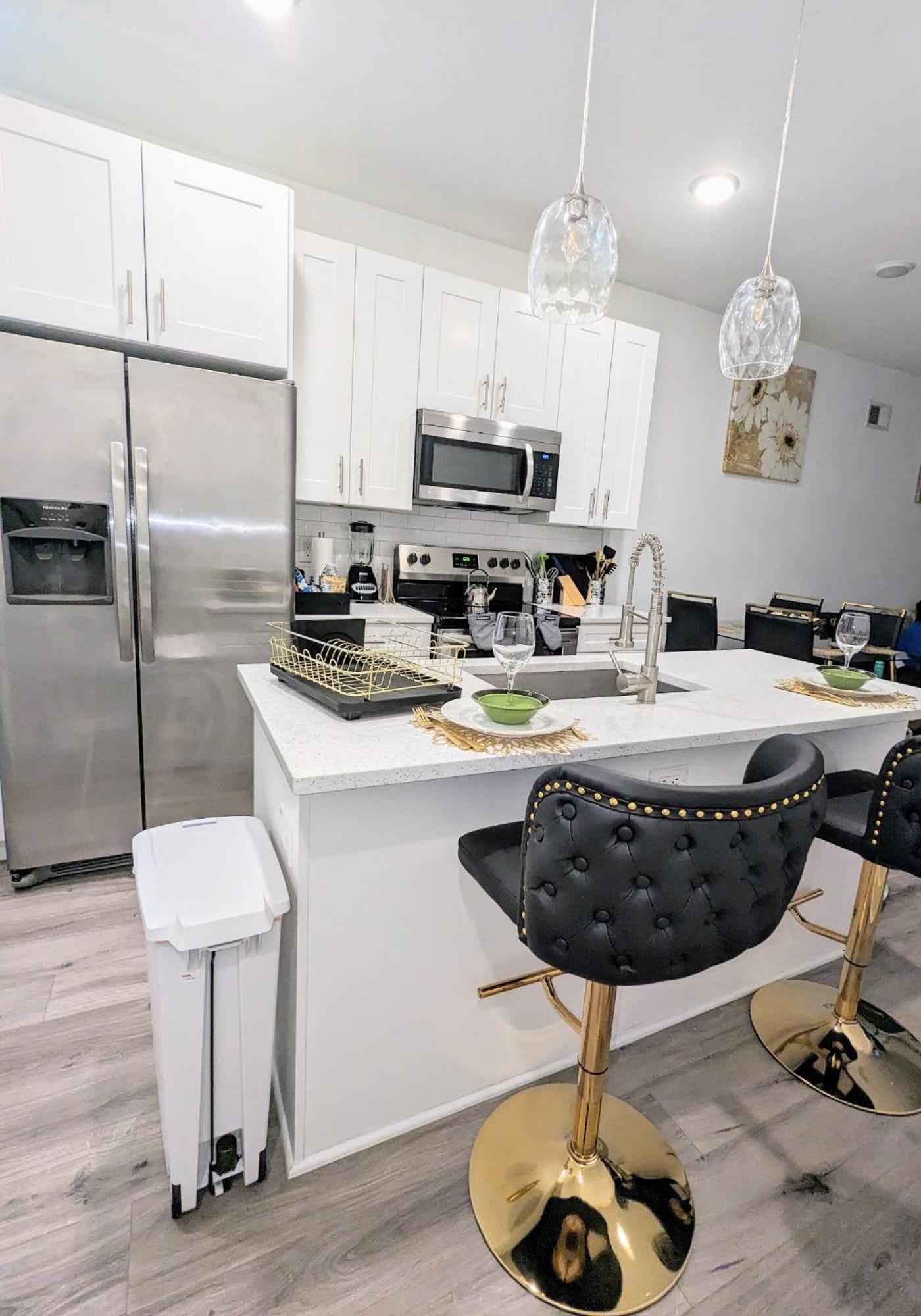 3br-2ba Luxurious Oasis Private Backyard Patio