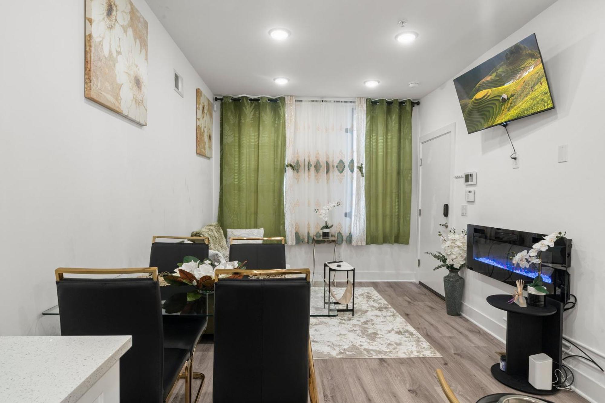 Apartment 3br-2ba Luxurious Oasis Private Backyard Patio