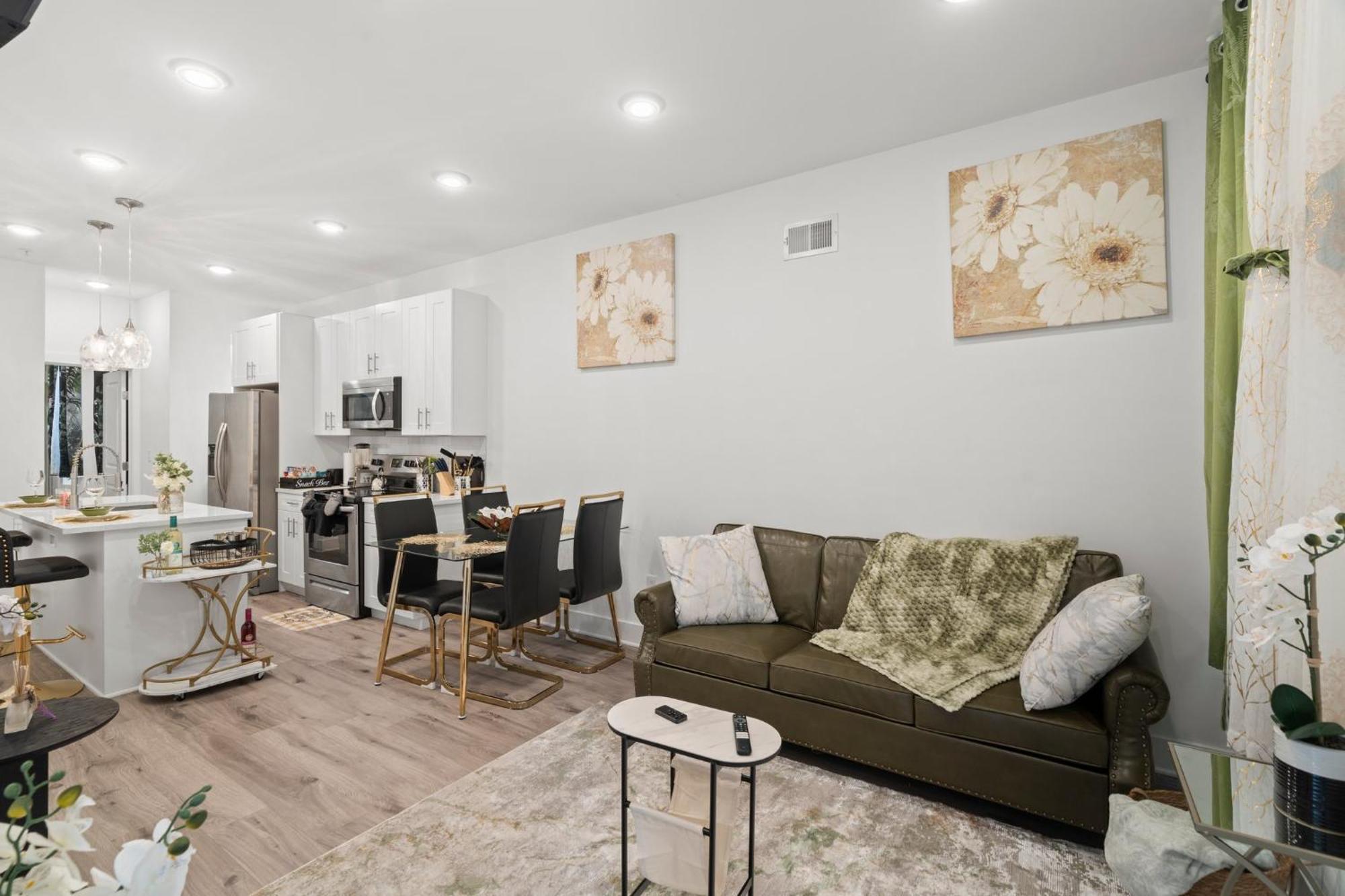 3br-2ba Luxurious Oasis Private Backyard Patio * Philadelphia
