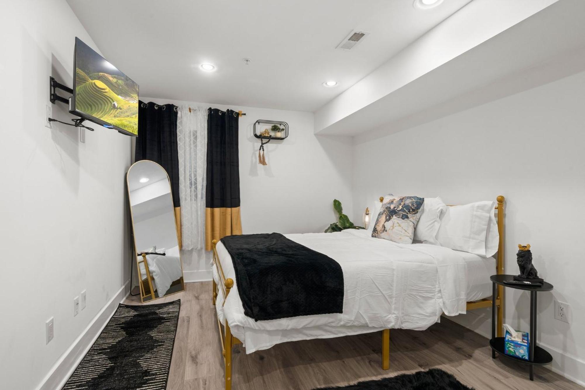 3br-2ba Luxurious Oasis Private Backyard Patio Apartment Philadelphia