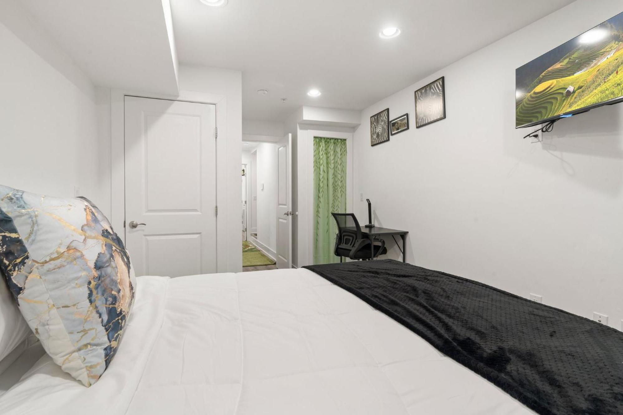Apartment 3br-2ba Luxurious Oasis Private Backyard Patio Philadelphia