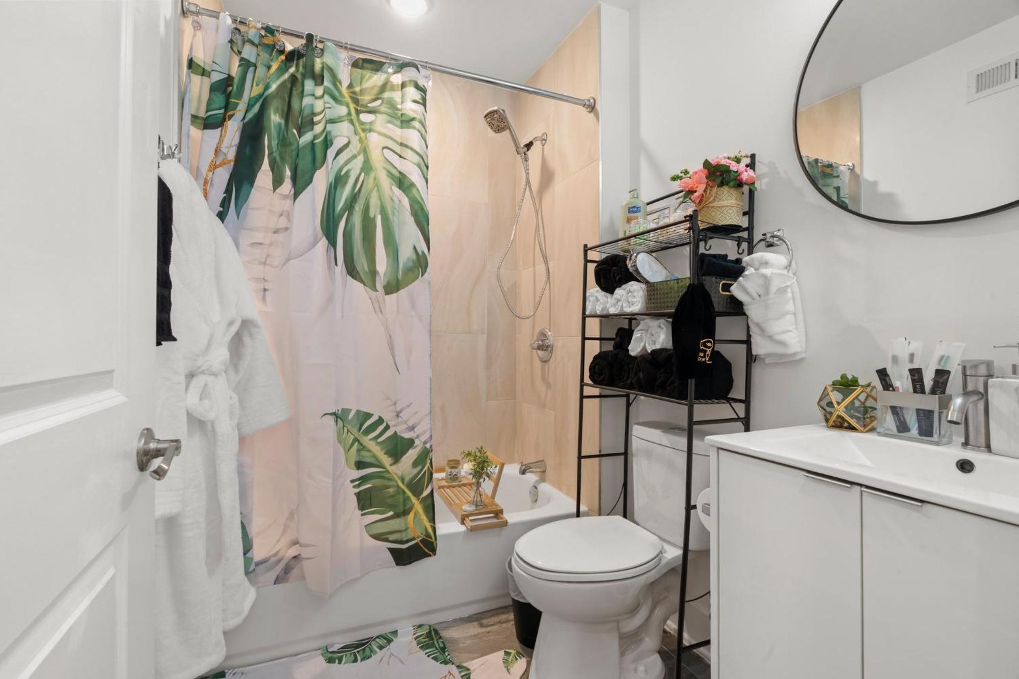 Apartment 3br-2ba Luxurious Oasis Private Backyard Patio *
