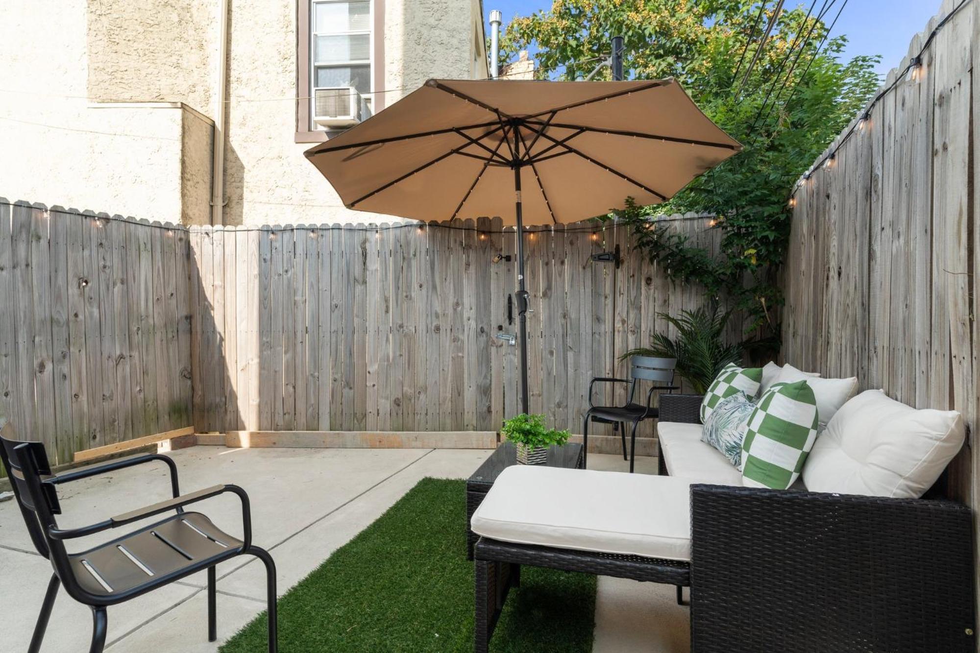 3br-2ba Luxurious Oasis Private Backyard Patio Apartment Philadelphia